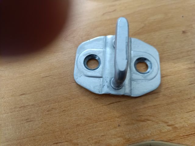 bontott FIAT 500X Csomagtérajtó Ütköző