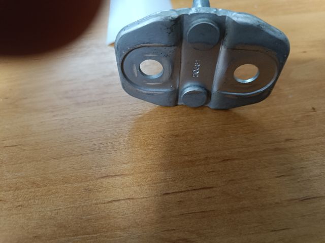 bontott FIAT 500X Csomagtérajtó Ütköző