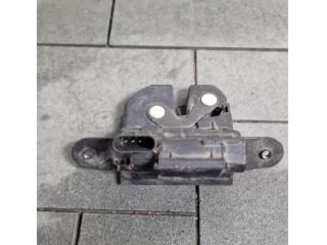 bontott FIAT 500X Csomagtérajtó Zárszerkezet