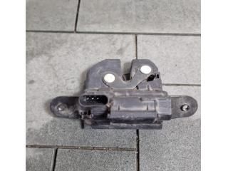 bontott FIAT 500X Csomagtérajtó Zárszerkezet