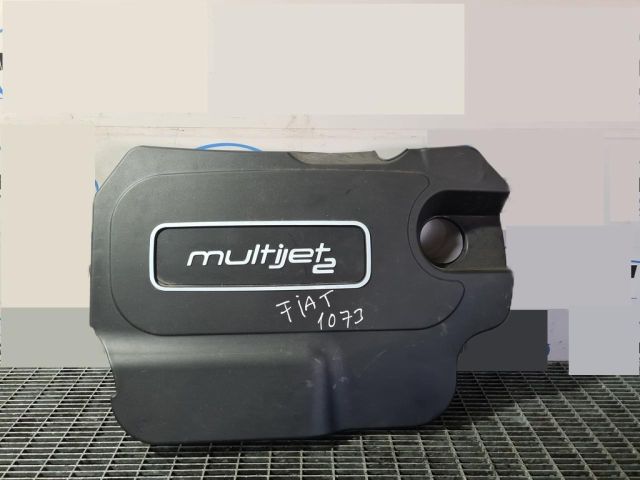 bontott FIAT 500X Felső Hűtőburkolat