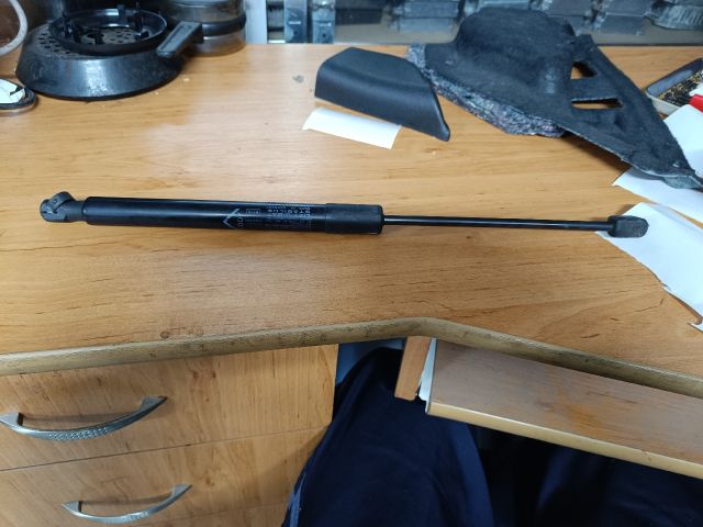 bontott FIAT 500X Gázrugós Kitámasztó Teleszkóp Csomagtérajtó (Pozíciófüggetlen)