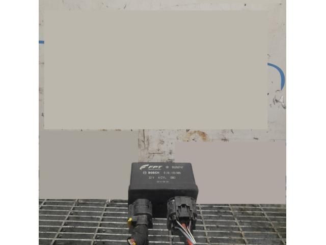 bontott FIAT 500X Izzító Relé