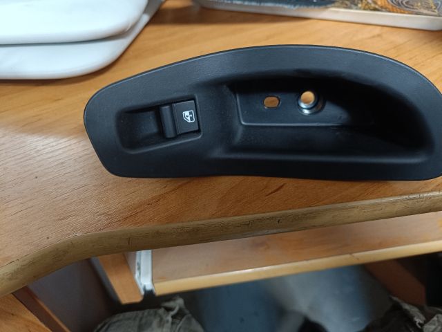 bontott FIAT 500X Jobb első Ablakemelő Kapcsoló