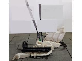 bontott FIAT 500X Jobb első Ajtózár