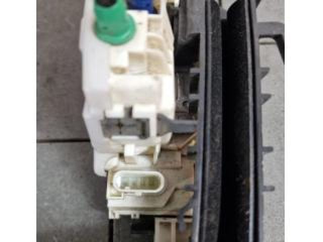 bontott FIAT 500X Jobb első Ajtózár