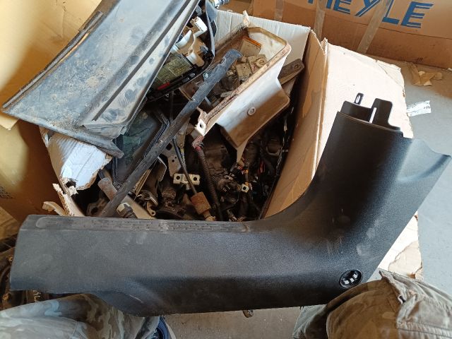 bontott FIAT 500X Jobb első Belső Küszöb Burkolat