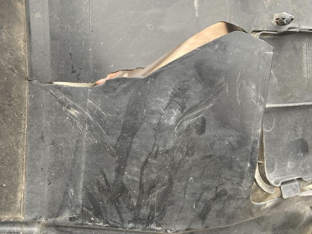 bontott FIAT 500X Jobb első Első Dobbetét (Kerékjárati, Műanyag)