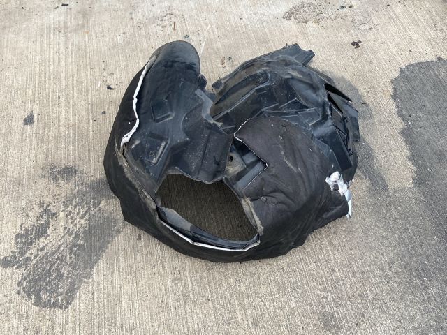 bontott FIAT 500X Jobb első Első Dobbetét (Kerékjárati, Műanyag)