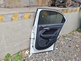 bontott FIAT 500X Jobb hátsó Ajtó (Részeivel)