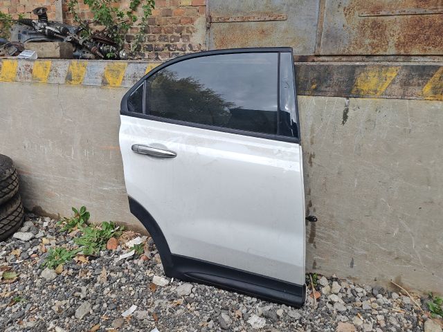 bontott FIAT 500X Jobb hátsó Ajtó (Részeivel)