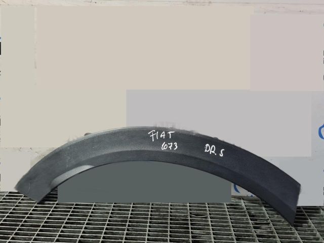 bontott FIAT 500X Jobb hátsó Sárvédő Díszléc