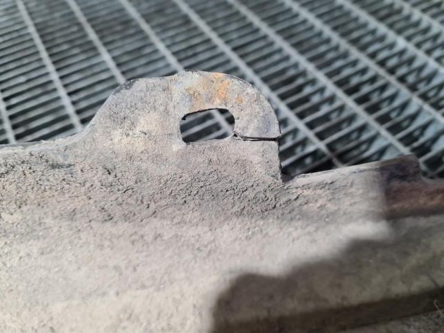 bontott FIAT 500X Jobb Küszöb