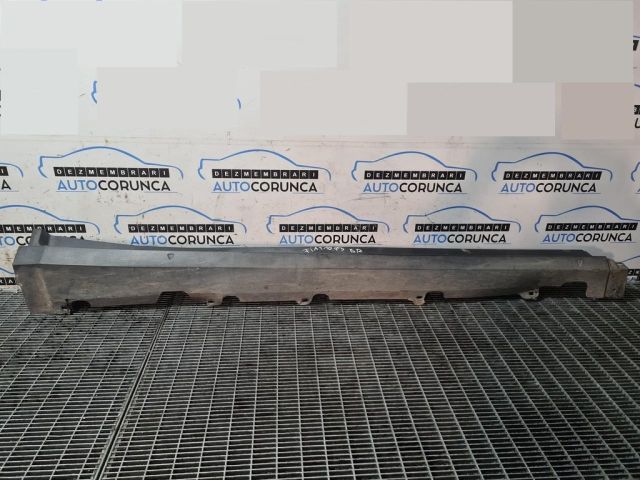 bontott FIAT 500X Jobb Küszöb