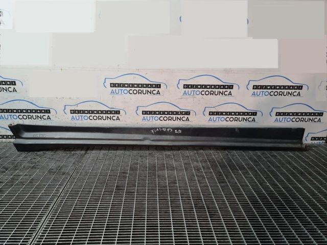 bontott FIAT 500X Jobb Küszöb