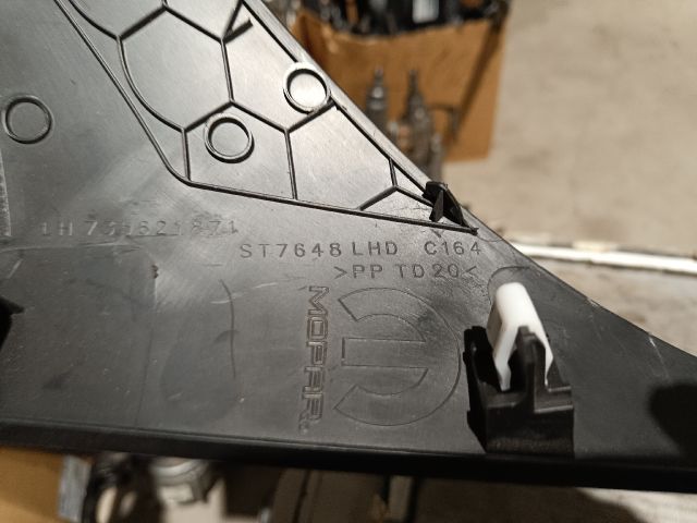 bontott FIAT 500X Jobb Műszerfal Oldalkárpit