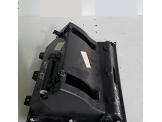 bontott FIAT 500X Kesztyűtartó