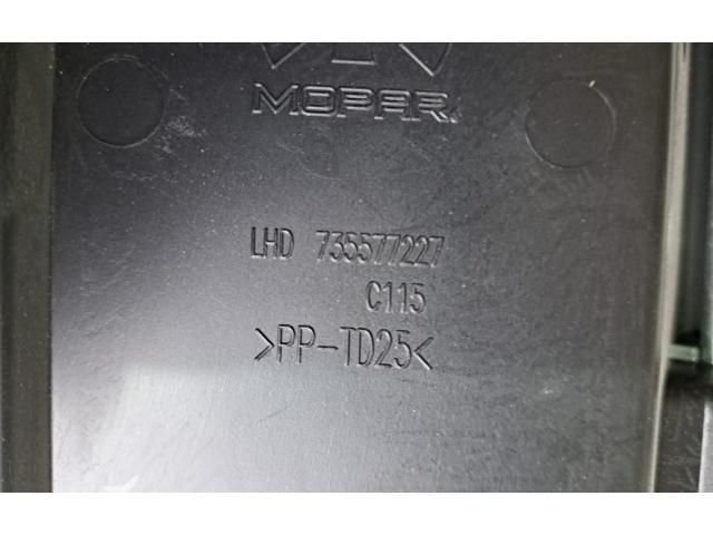 bontott FIAT 500X Kesztyűtartó