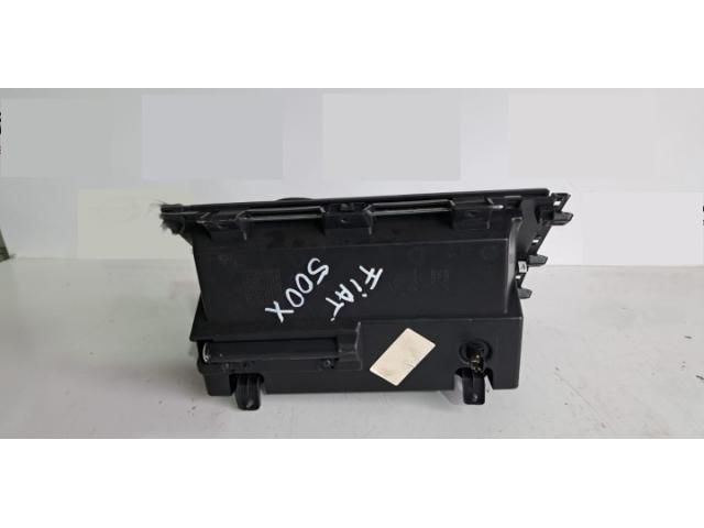 bontott FIAT 500X Kesztyűtartó