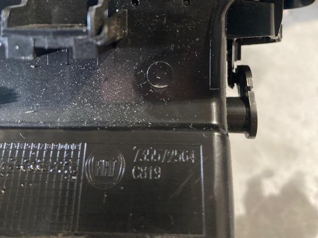 bontott FIAT 500X Középső Szellőző