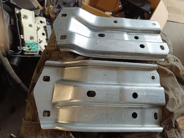 bontott FIAT 500X Műszerfal Tartó Vas