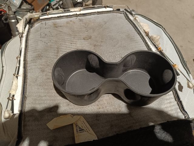 bontott FIAT 500X Pohártartó