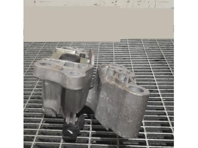 bontott FIAT 500X Tartó Bak