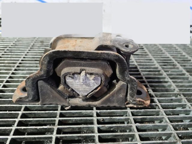 bontott FIAT 500X Tartó Bak