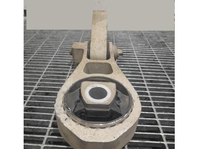 bontott FIAT 500X Tartó Bak