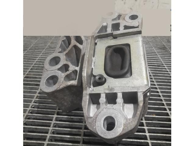 bontott FIAT 500X Tartó Bak