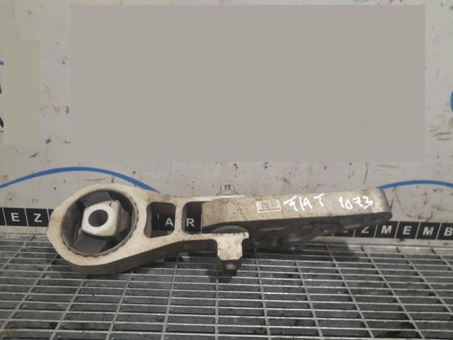 bontott FIAT 500X Tartó Bak