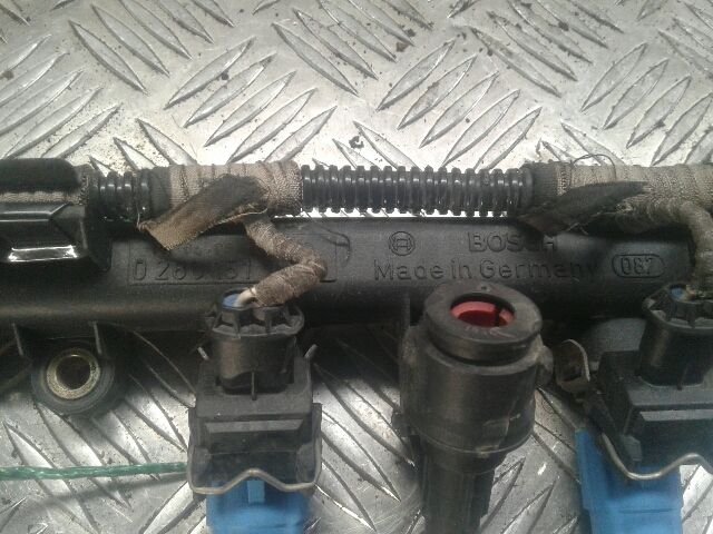 bontott FIAT ALBEA Porlasztó Sor / Híd