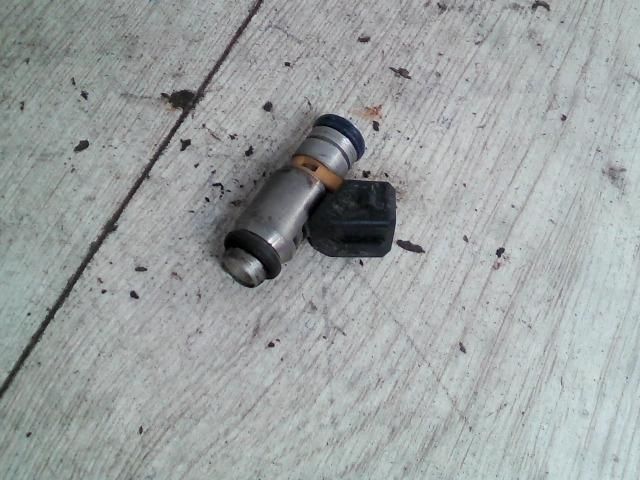 bontott FIAT ALBEA Porlasztó (1 db)