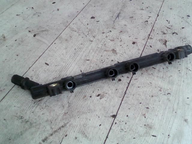 bontott FIAT ALBEA Porlasztó Sor / Híd