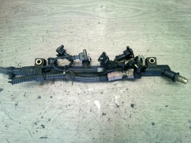 bontott FIAT ALBEA Porlasztó Sor / Híd