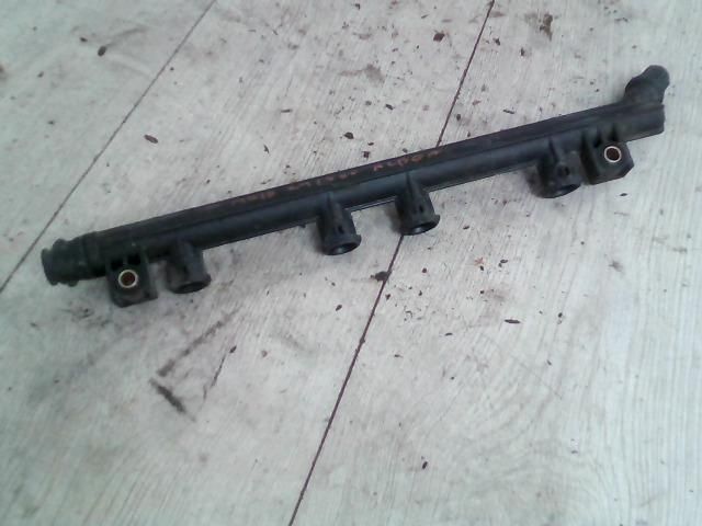 bontott FIAT ALBEA Porlasztó Sor / Híd