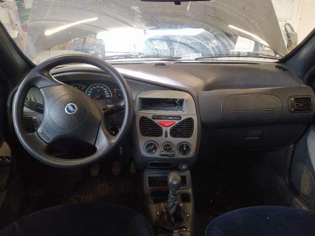 bontott FIAT ALBEA Bal első Fejtámla