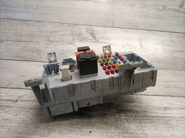 bontott FIAT ALBEA Biztosítéktábla Utastér