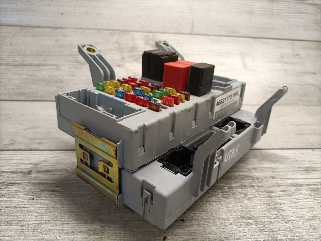 bontott FIAT ALBEA Biztosítéktábla Utastér