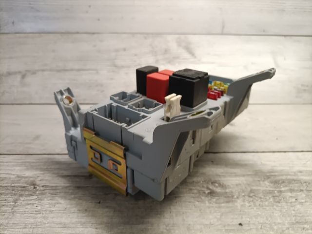 bontott FIAT ALBEA Biztosítéktábla Utastér