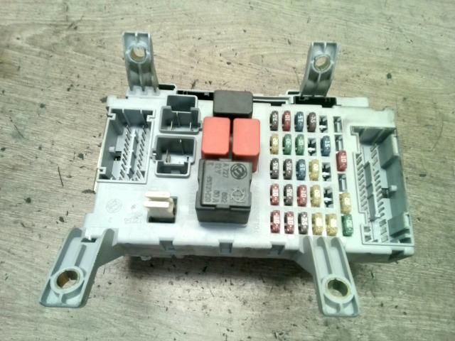 bontott FIAT ALBEA Biztosítéktábla Utastér