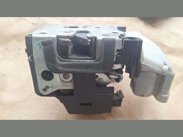 bontott FIAT ALBEA Jobb első Ajtózár