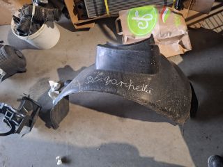 bontott FIAT BARCHETTA Bal első Dobbetét (Kerékjárati, Műanyag)