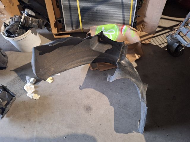 bontott FIAT BARCHETTA Bal első Dobbetét (Kerékjárati, Műanyag)