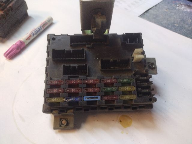 bontott FIAT BARCHETTA Biztosítéktábla Utastér