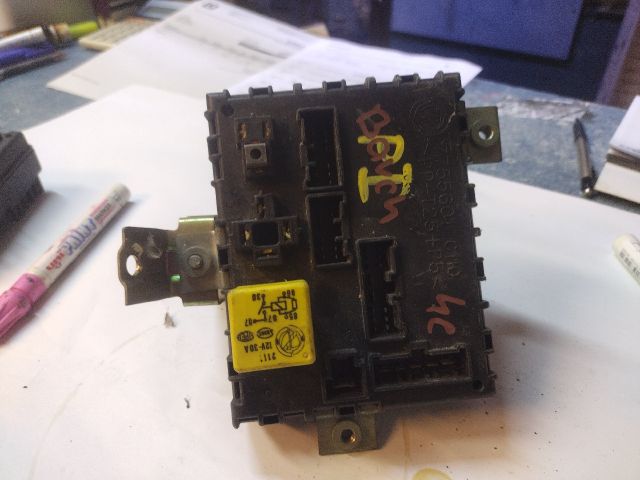 bontott FIAT BARCHETTA Biztosítéktábla Utastér