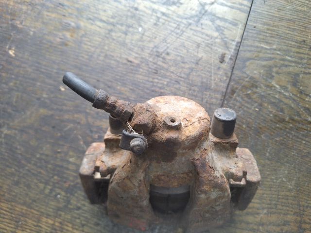 bontott FIAT BRAVA Jobb első Féknyereg Munkahengerrel