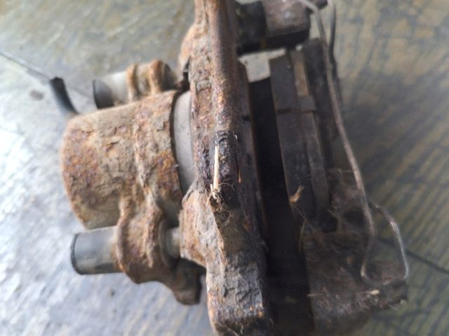 bontott FIAT BRAVA Jobb első Féknyereg Munkahengerrel