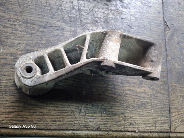 bontott FIAT BRAVA Motor Tartó Bak (Fém)