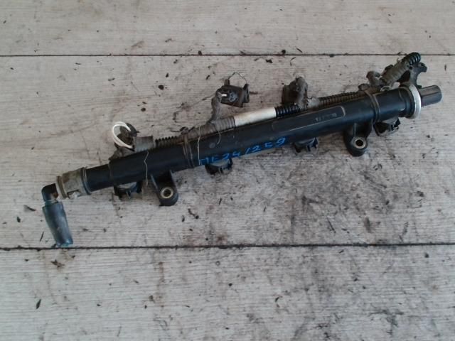 bontott FIAT BRAVA Porlasztó Sor / Híd